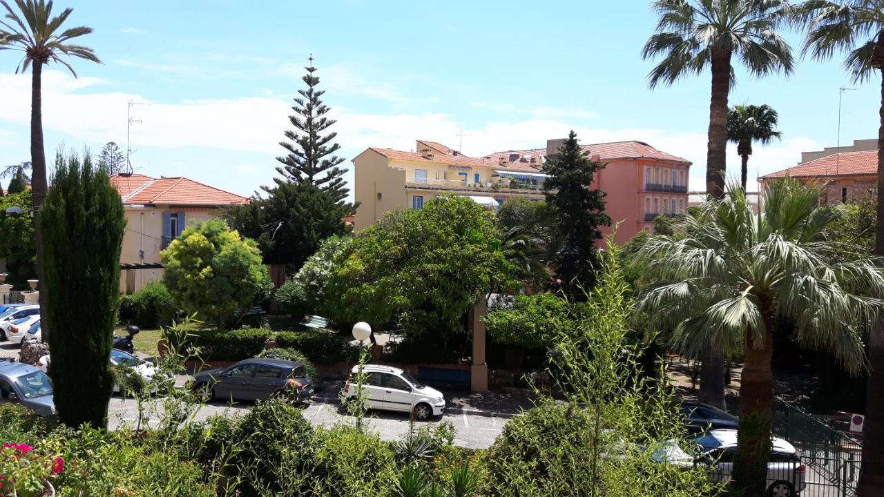 La Perle Du Louvre Apartamento Menton Exterior foto